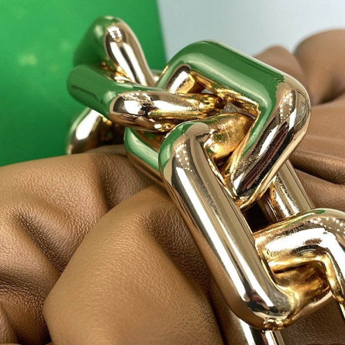 B V The Chain Pouch Brown