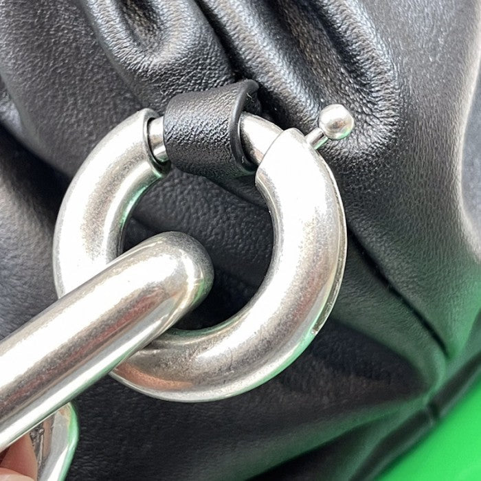 B V The Chain Pouch Black / Silver