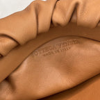 B V The Chain Pouch Tan