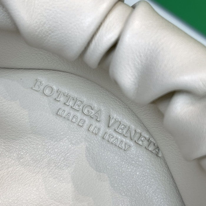 B V The Chain Pouch White